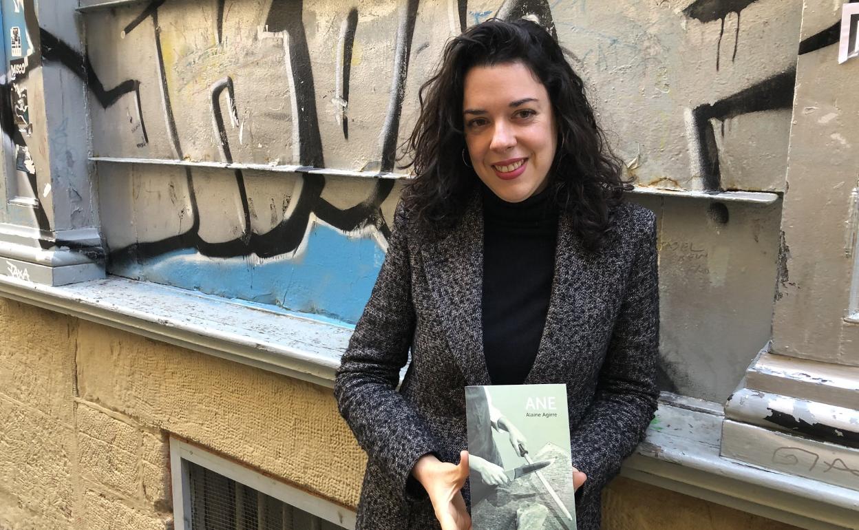 El universo más joven de Alaine Agirre da el salto al castellano El